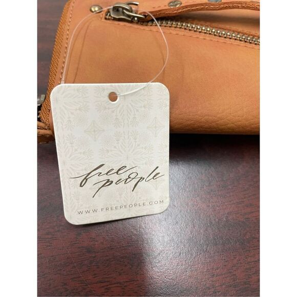 NWT Free People Zipper Wallet with Wrist Strap- Vegan Leather- Distressed Vegan - Picture 8 of 8